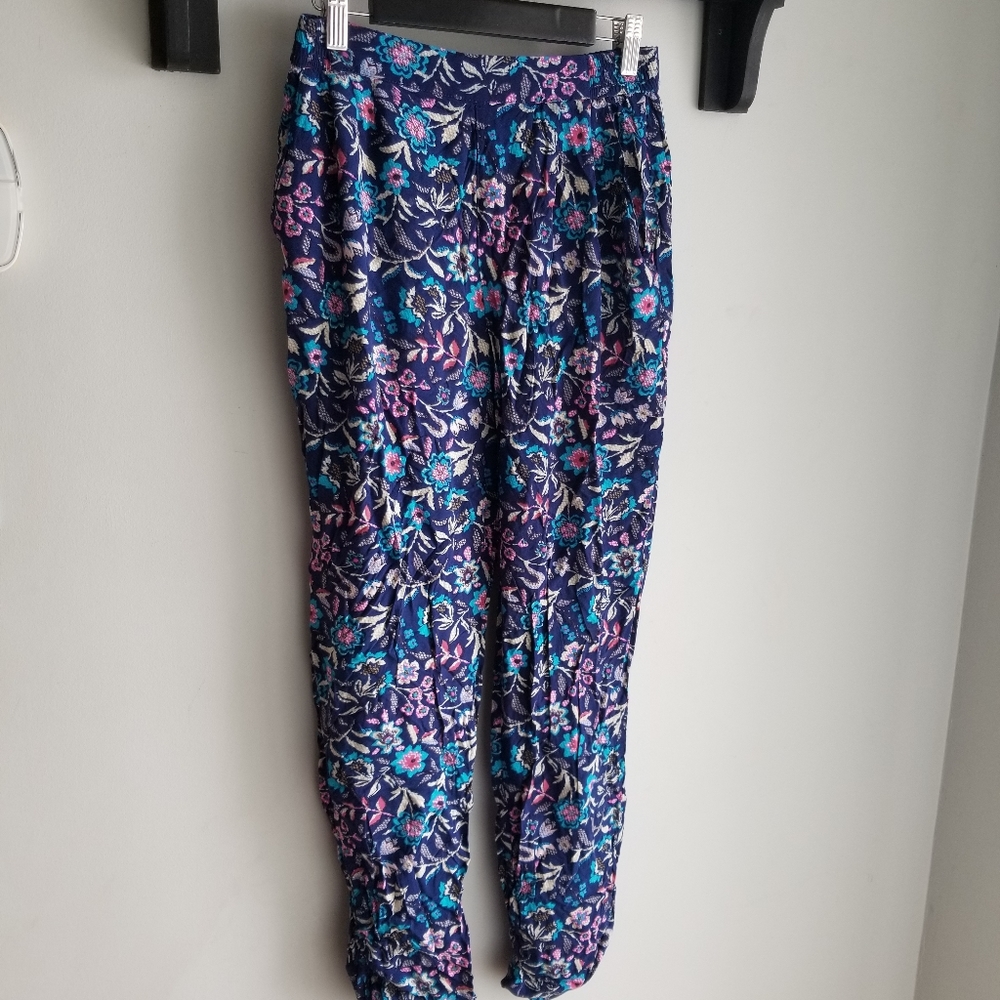 👖XHILARATION FLORAL CROPPED DRESS PANTS